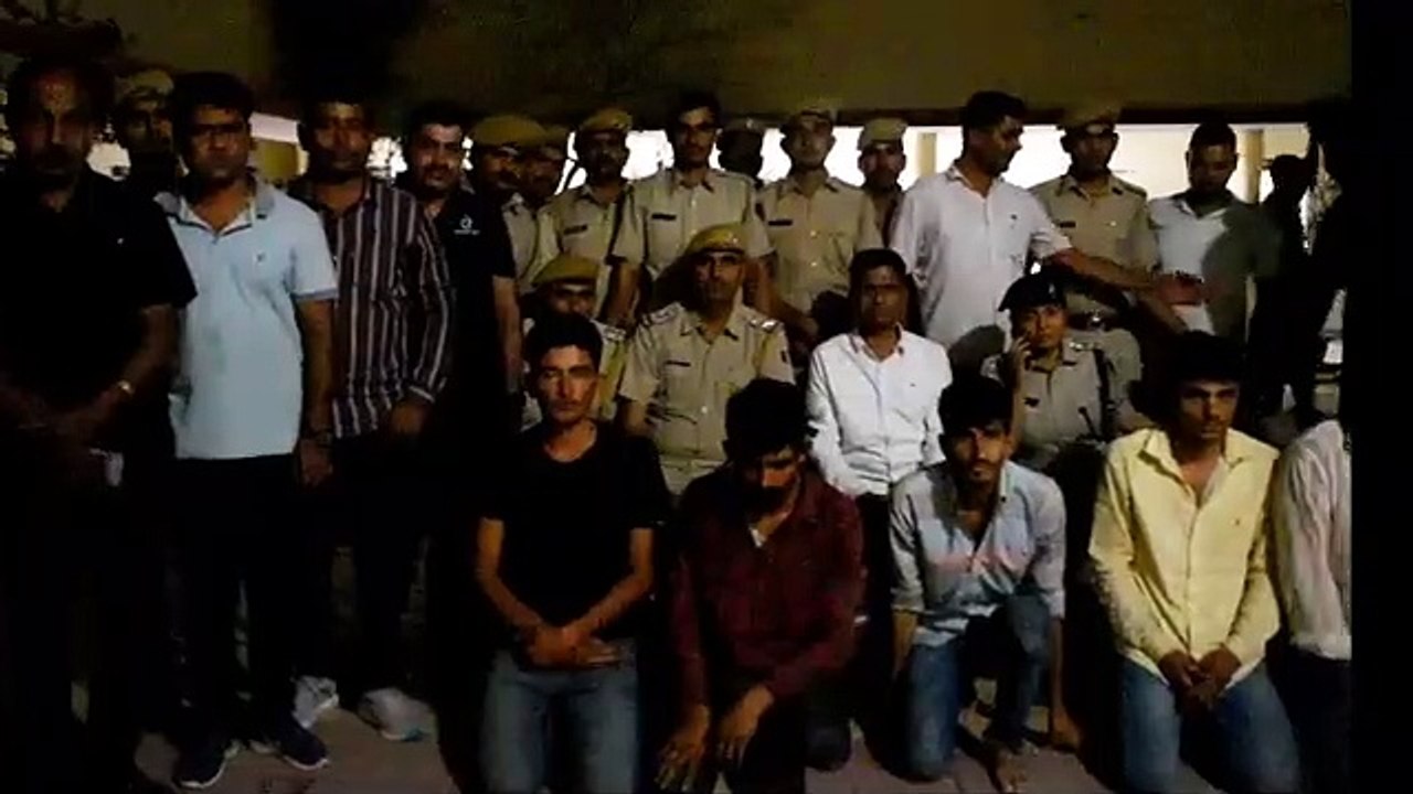 फिल्मी स्टाइल में पकड़ा तस्करों को , ट्रैक्टर प...