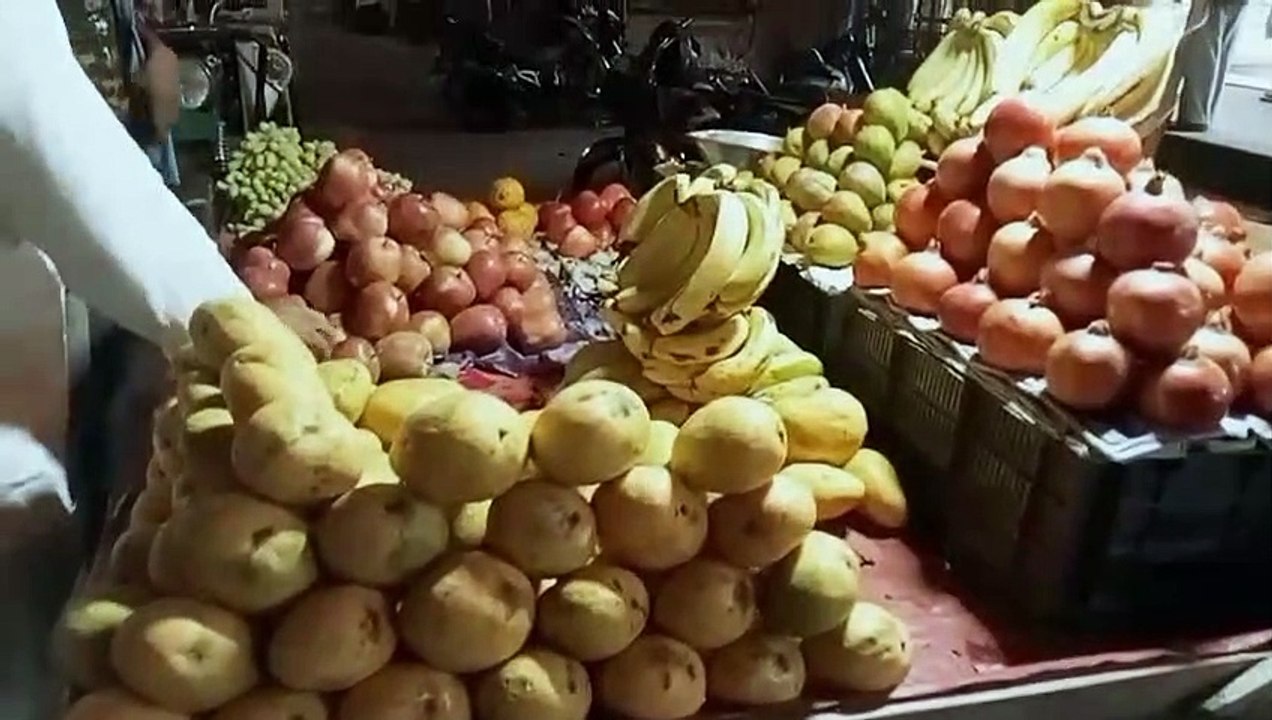महंगाई की मार... आम की मिठास कम, अंगूर भी हुए खट्टे