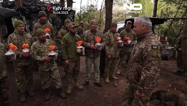 شاهد: جنود أوكرانيا يقضون عيد الفصح بعيدا عن أسرهم