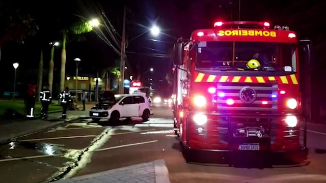 UP TSI pega fogo no Centro de Cascavel e Bombeiros são chamados