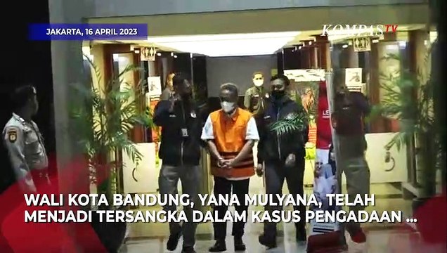 Tertunduk! Ekspresi Wali Kota Bandung Yana Mulyana Setelah Ditetapkan Jadi Tersangka KPK