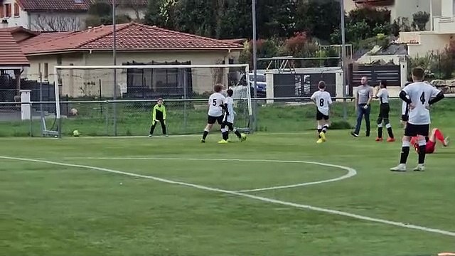 Arret du pénalty par notre gardien lors du match FCSQ VS SEYSSINS FC 4