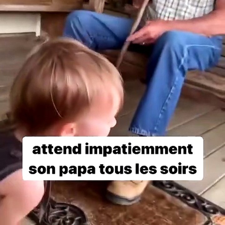 Cette petite fille attend impatiemment son papa tous les soirs