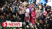 PM praises traders at possible record breaking Raya sale for their diligence