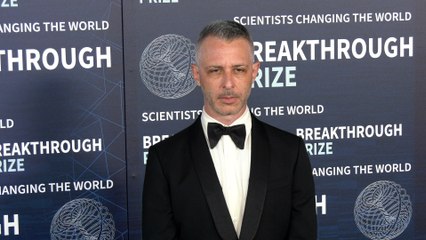 Jeremy Strong 2023 Breakthrough Prize Awards Ceremony Red Carpet