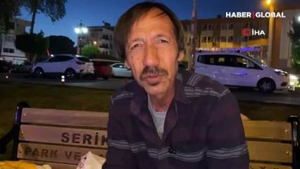 Yürekleri ısıtan anlar: Hurda toplayan adam, hayvanları kirlenen eldivenlerini çıkartıp öyle seviyor