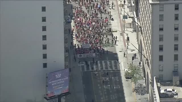 Protesta en Los Ángeles contra los últimos ataques al derecho al aborto