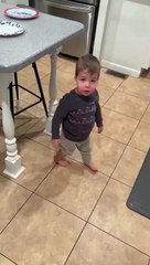 Adorable : quand ton fils te montre comment il s'est fait mal