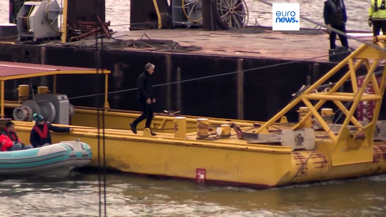 Ein bedeutungsvoller Spaziergang: Hochseilartist überquert die Donau auf einem Drahtseil