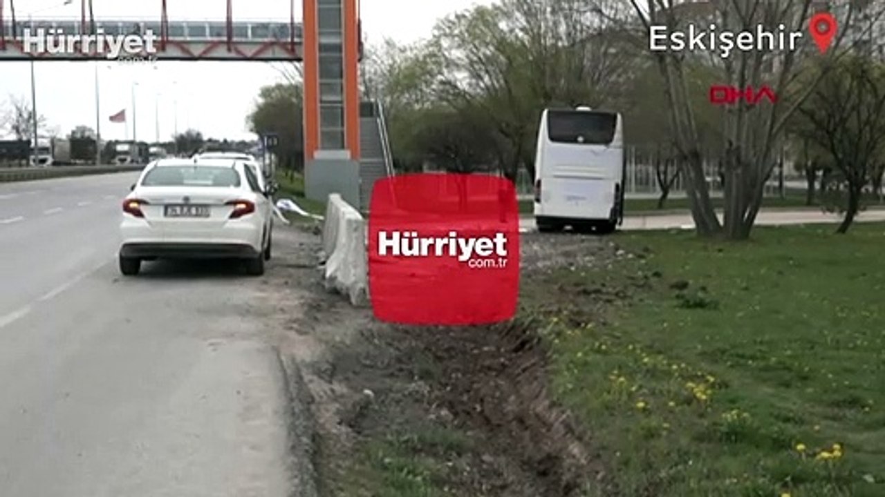 Eskişehir'de yolcu otobüsü, beton bloğa çarptı: 17 yaralı