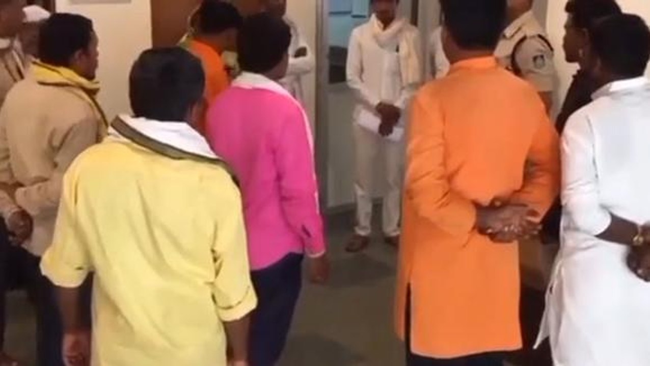 बैतूल: सरपंच ने पुलिस पर लगाया मारपीट का आरोप, एसपी को सौंपा आवेदन