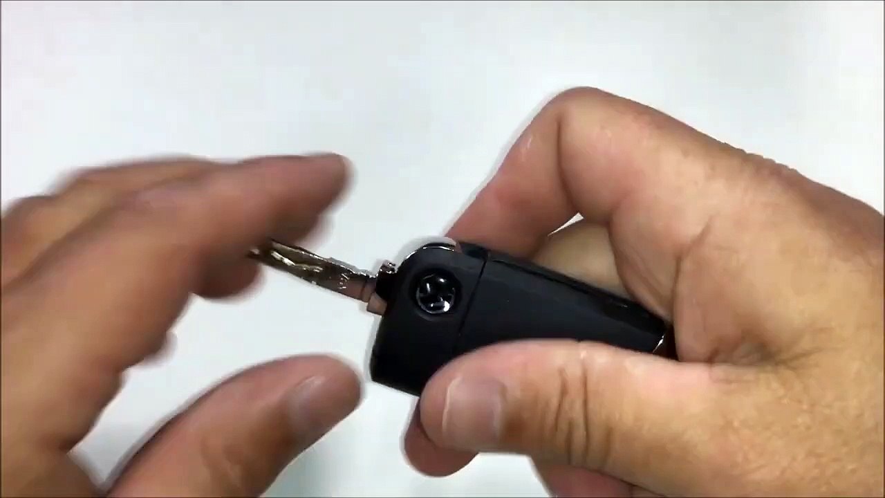 How to Replace the Battery in a 2013 VW Jetta Key Remote video