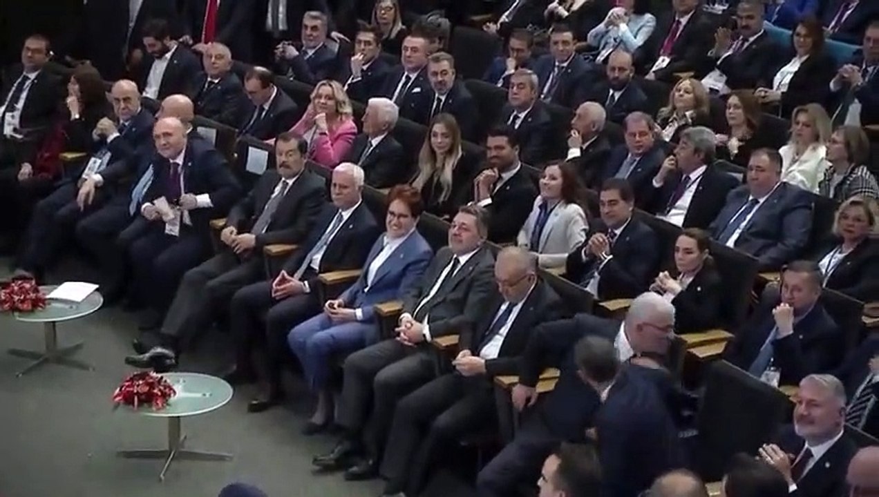 Dilara Gönder meslektaşlarını görünce gözyaşlarını tutamadı