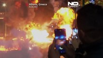 شاهد: اندلاع النيران في أحد شوارع أثينا خلال الاحتفالات بعيد الفصح