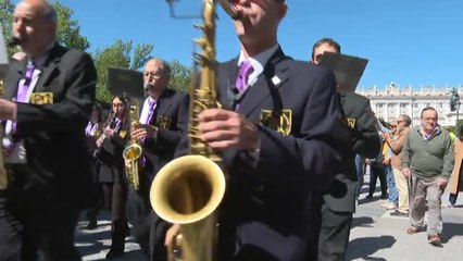 Más de 20 bandas música recorren las calles para reivindicar más apoyo y visibilidad