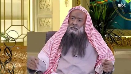 تقليد" الكلباني" يكشف سر صبغة اللحية في برنامج ستوديو 23