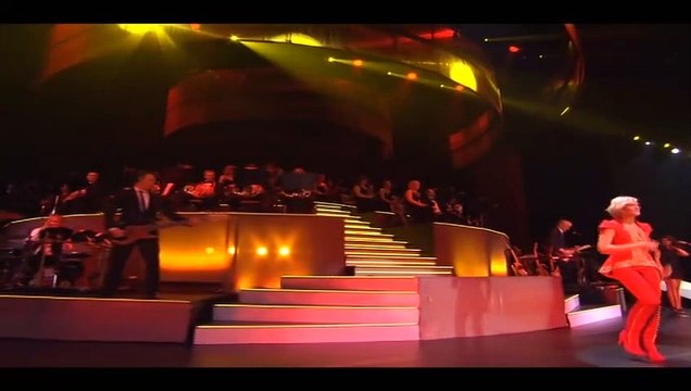HELENE FISCHER — Verlieb' dich nie nach Mitternacht | Helene Fischer: Live Helene Fischer Zum Ersten Mal Mit Band Und Orchester - (2011)