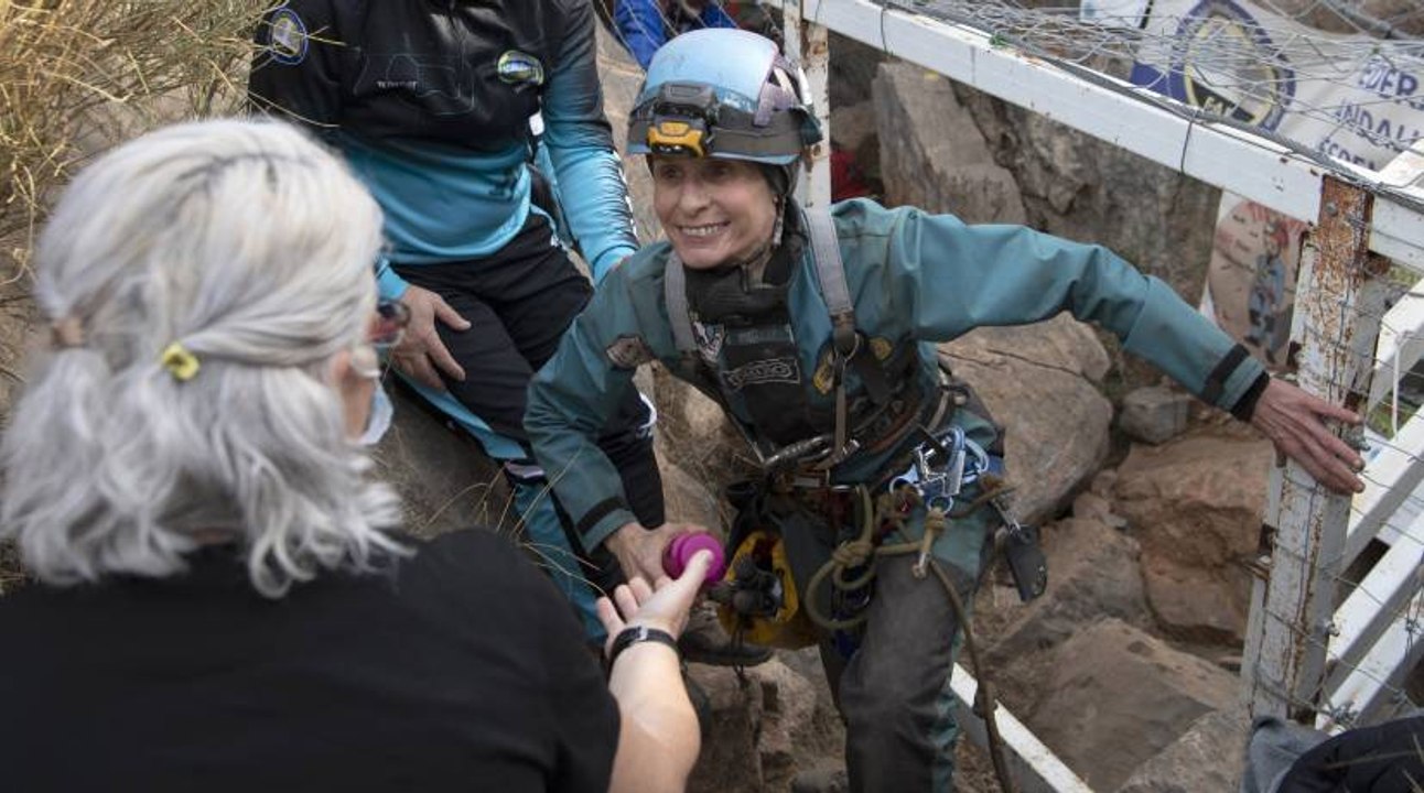 La historia de la mujer que decidió vivir 500 días aislada en una cueva