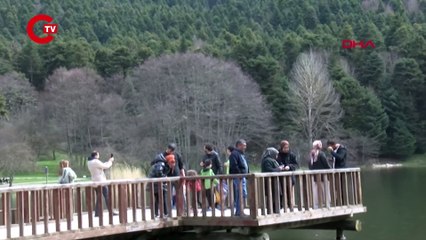 Gölcük Tabiat parkına gelenler bahar renklerinin ve manzaranın tadını çıkardı