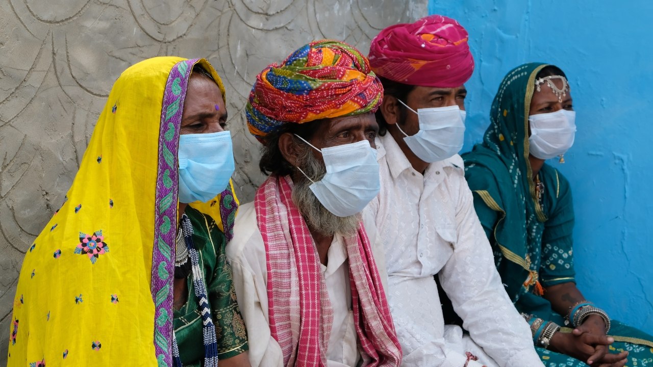 रोज बढ़ रहे हैं कोविड केस, क्या जल्द बज सकती है खतरे की घंटी?