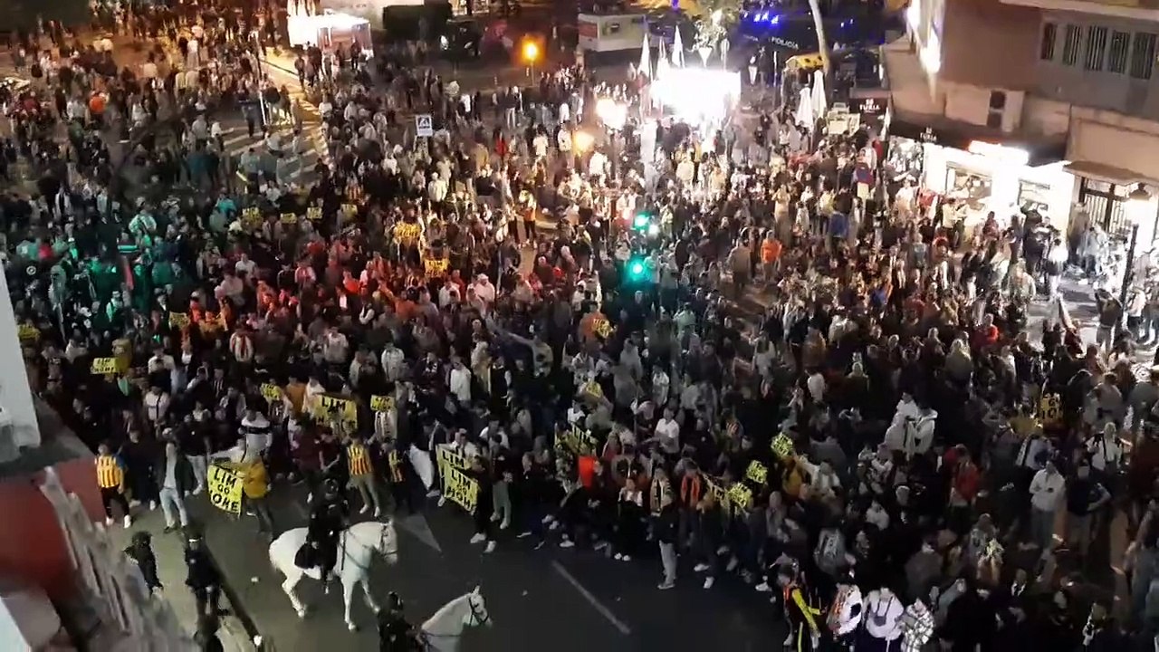 Protestos contra Peter Lim