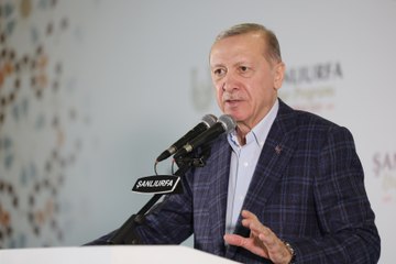 Cumhurbaşkanı Erdoğan: Ülkemizin kaynaklarını elinde viski kadehi ile ahkâm kesen seçkinlere yedirmeme kararlılığımız var