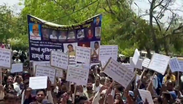 सफाई कर्मचारियों का स्वायत्त शासन भवन पर प्रदर्शन, आंदोलन की चेतावनी