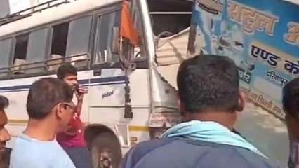 नवादा: साइकिल सवार को बचाने के क्रम में अनियंत्रित होकर घर में घुसी बस, और फिर हुआ ये