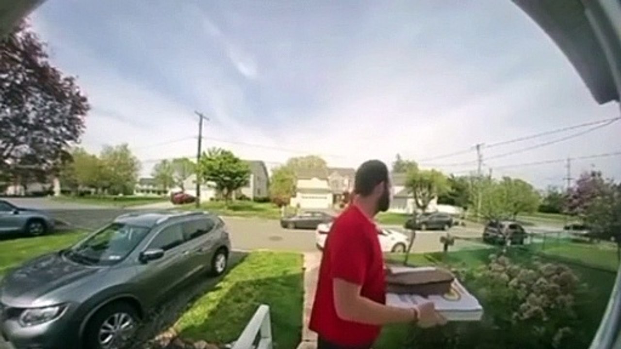 Un livreur de pizza aide la police à arrêter un suspect