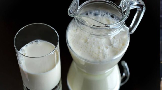 ¿Por qué viene en un aumento tan fuerte el precio de la leche en Colombia?