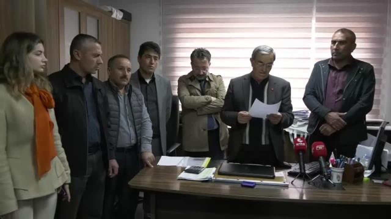 Çorum Merkez Köy Muhtarları Derneği, AKP Çorum İl Başkanı'na Saldırı İddiasıyla Tutuklanan 3 Muhtarın Salıverilmesini İstedi