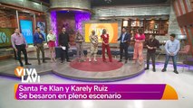 Santa Fe Klan y Karely Ruiz protagonizan tremendo beso