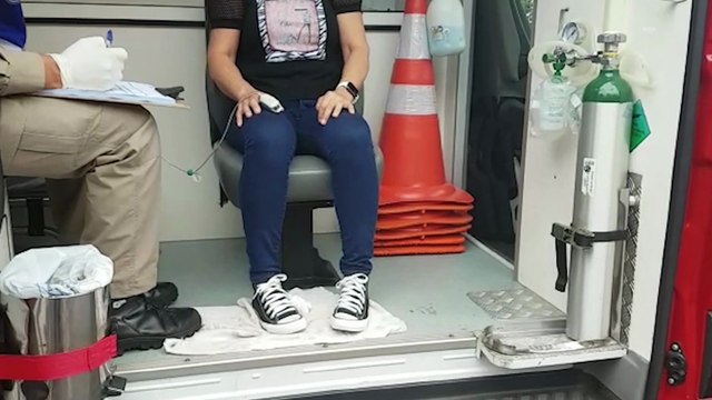 Mulher fica ferida após colisão entre carros no Centro de Cascavel