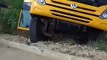 Após motorista passar mal, ônibus escolar cai em ribanceira de Batalha