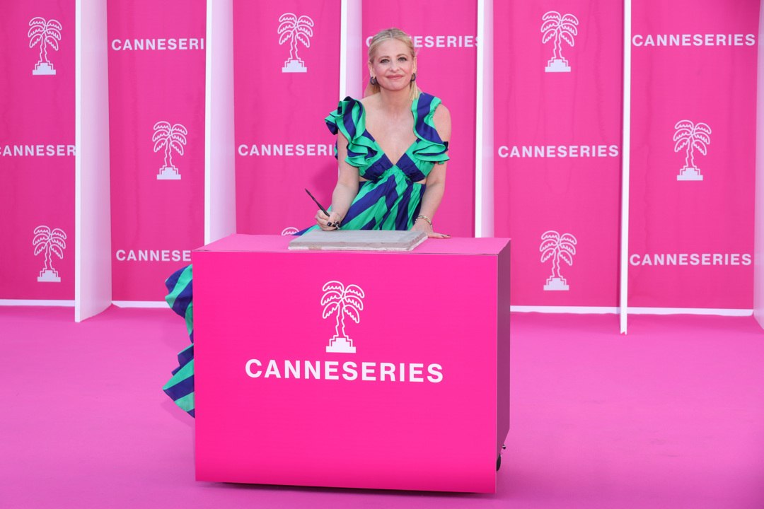 Sarah Michelle Gellar's Plunging Cut-Out Gown Clashed Perfectly With the Cannes Pink Carpet
