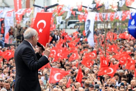 CHP Genel Başkanı Kılıçdaroğlu, Çatalca'da sığır süt yemi ve mazot dağıtımı törenine katıldı