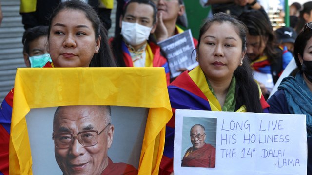 Devotos tibetanos marchan en apoyo al dalái lama: “No juzguen a alguien por un clip de tres segundos”