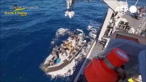Policía italiana descubrió dos toneladas de cocaína flotando en el Mediterráneo
