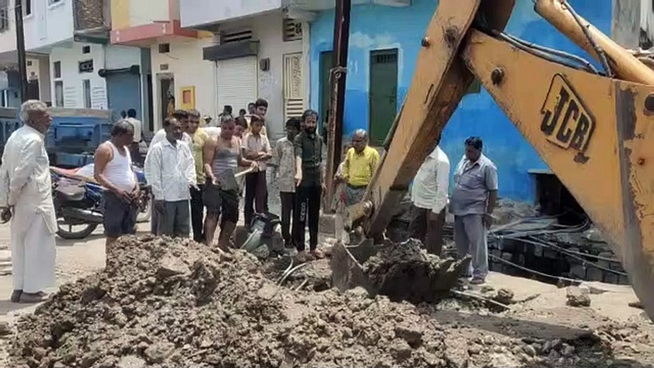 Illegal taps not cut in Juna Somwaria, application filled