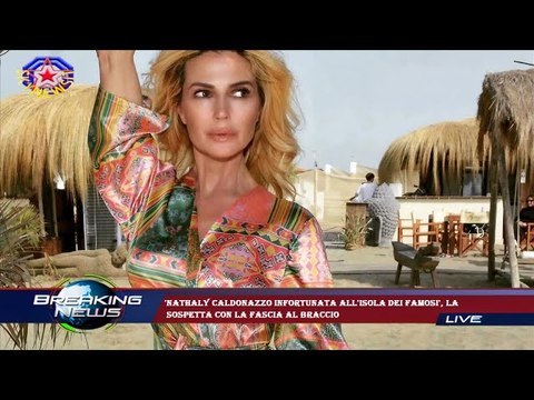 'Nathaly Caldonazzo infortunata all'Isola dei Famosi', la sospetta con la fascia al braccio