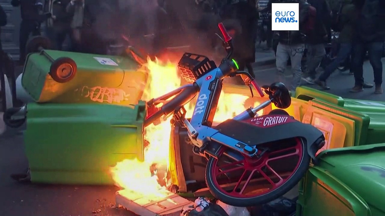 Francia: Macron in tv non ferma le proteste sulla riforma delle pensioni