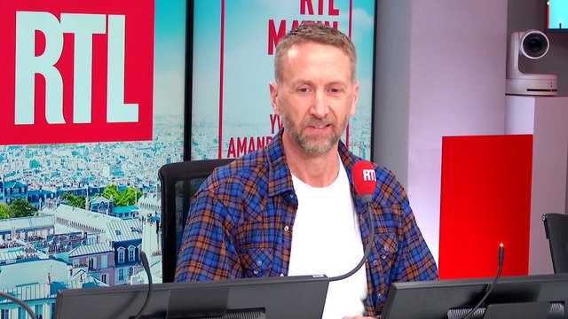 Mathieu Madénian : Emmanuel Macron dans Mask Singer déguisé en dromadaire