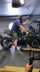 Raungan sang Monster Kawasaki Ninja H2R
