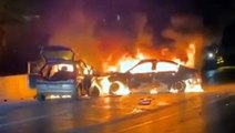 Çarpışan araçlardan alevler yükseldi! 1 kişi yanarak can verdi, 3 kişi yaralandı