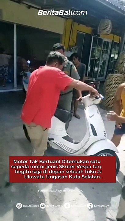Motor Tak Bertuan! Ditemukan satu unit sepeda motor jenis Skuter Vespa terparkir begitu saja di depan sebuah toko Jalan Uluwatu Ungasan Kuta Selatan.   Ciri-ciri motor berwarna Putih tanpa nomer polisi.