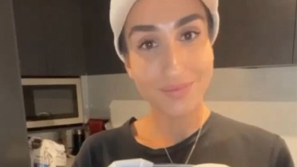 Aussie woman does Easter full justice by making a won-dough-rful 'Hot Cross Bun Loaf'