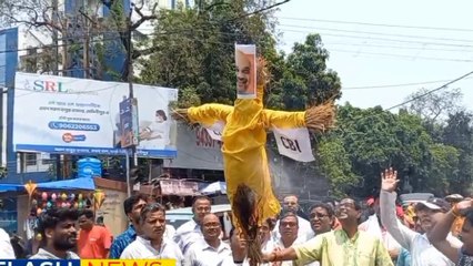 পশ্চিম মেদিনীপুর: &#039;মুখে&#039; থাপ্পড়, কুশপুতুলে আগুন! শাহের বিরুদ্ধে রাস্তায় তৃণমূল