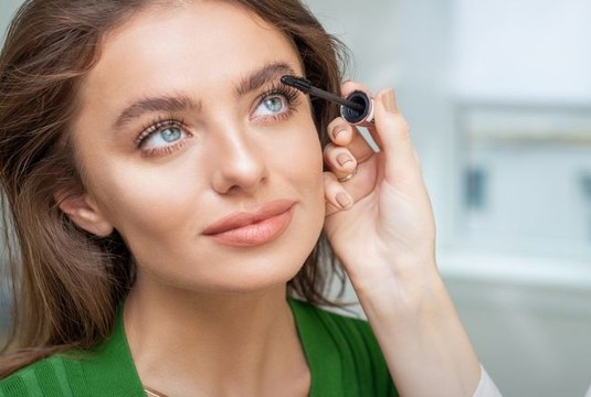 Pousse des cils : ce sérum aux résultats surprenants cartonne sur la toile