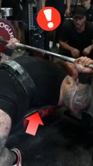 DESGARRO de pecho levantando pesas 