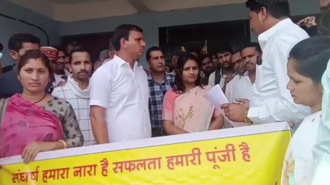 देवास: रोजगार सहायक सचिव संघ ने दिया सामूहिक इस्तीफा तो किसके उड़े होश